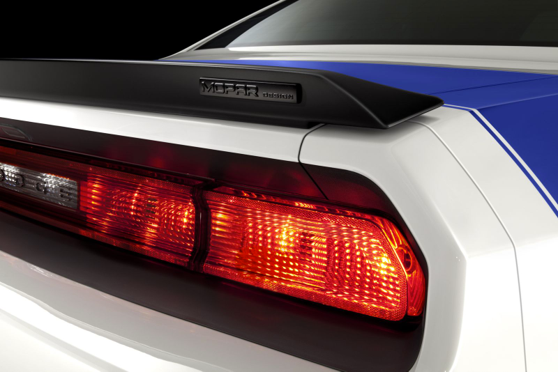 Illustration for article titled Hemi® 'Shaker' Returns – 2014 Challenger R/T And Mopar ’14 Challenger Models Deliver Power, Performance And Heritage